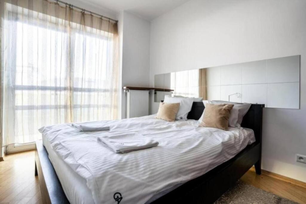 Urban Chic - One Bedroom - Luxury - Platinum Towers *
